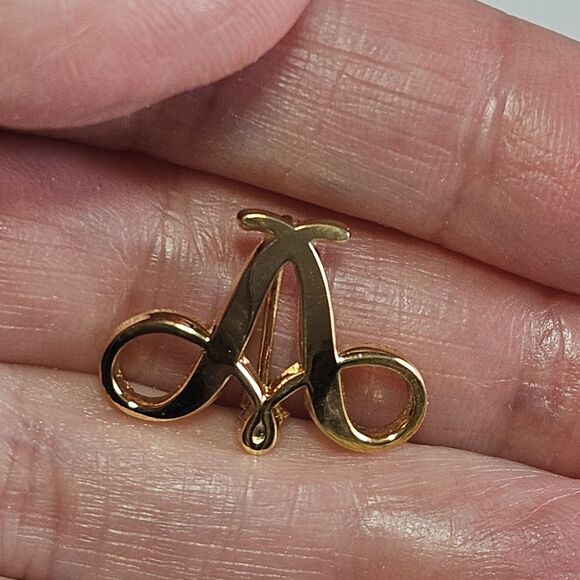 Vintage Avon Lady Award Gold Tone Initial Letter "A" Classic Pin Brooch - Picture 1 of 10
